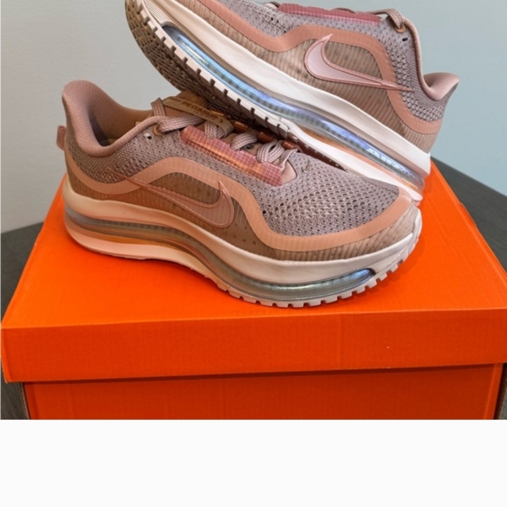 Women’s Nike Pegasus Premium
